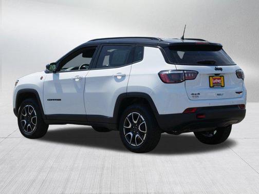 Bright White Clearcoat 2025 Jeep Compass Trailhawk
