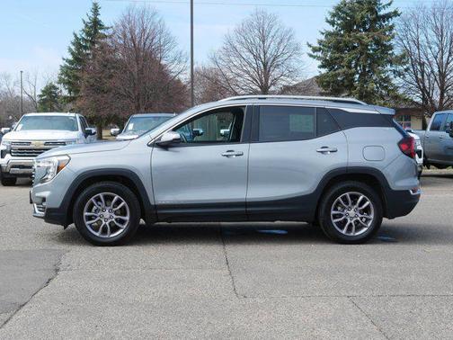 Sterling Metallic 2024 GMC Terrain SLT