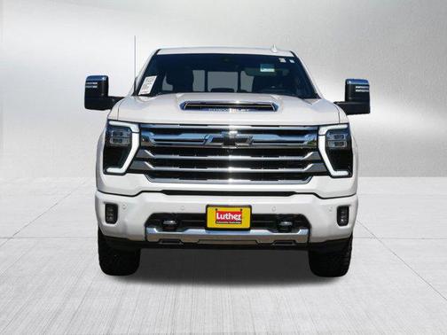 Iridescent Pearl Tricoat 2024 Chevrolet Silverado 2500 High Country