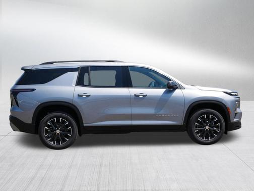 Sterling Gray Metallic 2026 Chevrolet Traverse LT