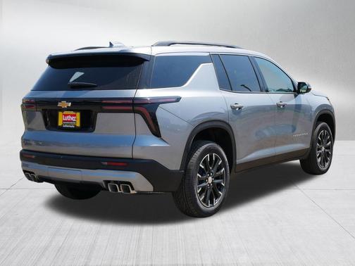 Sterling Gray Metallic 2026 Chevrolet Traverse LT