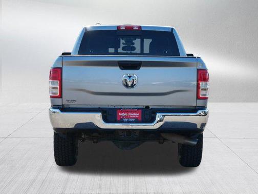 2022 RAM 2500 Tradesman Crew Cab 4x4 6'4' Box