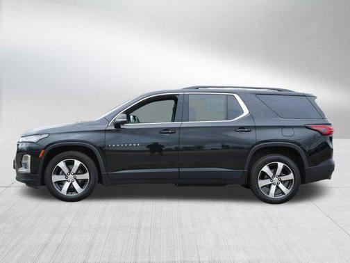 Mosaic Black Metallic 2023 Chevrolet Traverse LT Leather