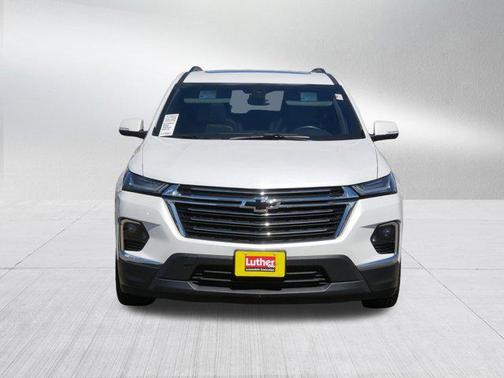 Iridescent Pearl Tricoat 2023 Chevrolet Traverse LT Leather