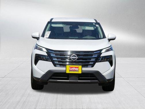 Everest White Pearl 2025 Nissan Rogue SV