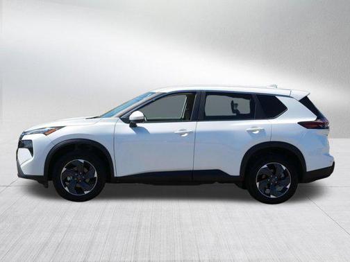 Everest White Pearl 2025 Nissan Rogue SV