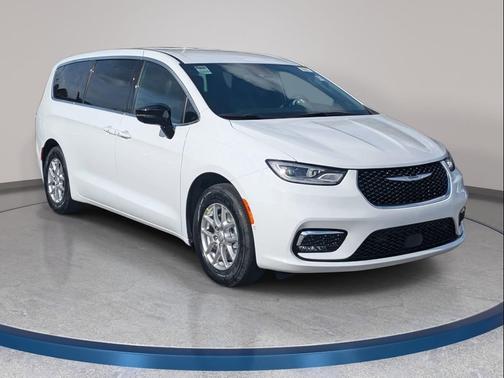 Bright White Clearcoat 2026 Chrysler Pacifica L