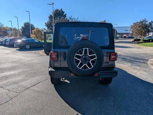 2024 Jeep Wrangler 4-Door Sahara 4x4