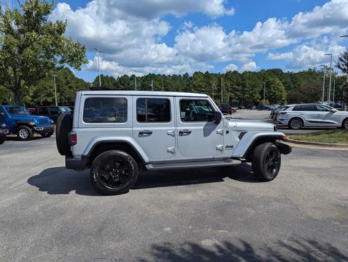2023 Jeep Wrangler 4-Door Sahara Altitude 4x4