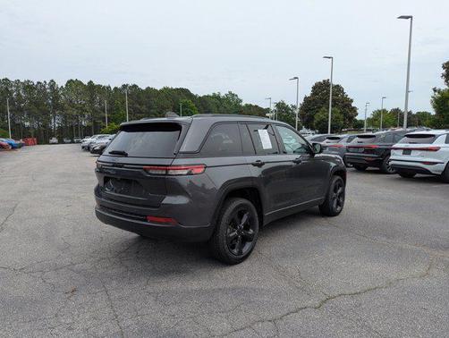 2022 Jeep Grand Cherokee Altitude