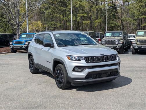 Silver Zynith Metallic Clearcoat 2026 Jeep Compass Latitude