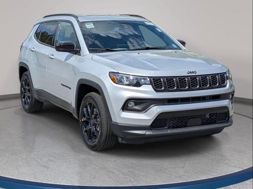 Silver Zynith Metallic Clearcoat 2026 Jeep Compass Latitude