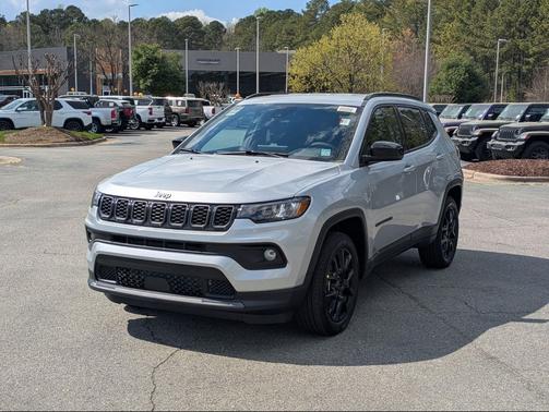 Silver Zynith Metallic Clearcoat 2026 Jeep Compass Latitude