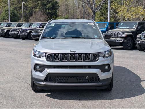 Silver Zynith Metallic Clearcoat 2026 Jeep Compass Latitude