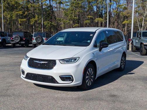 2025 Chrysler Pacifica Hybrid Select