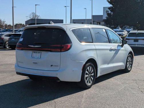 2025 Chrysler Pacifica Hybrid Select