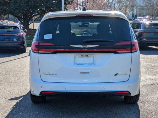 2025 Chrysler Pacifica Hybrid Select