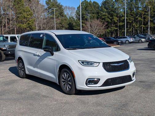 2025 Chrysler Pacifica Hybrid Select