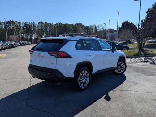 2020 Toyota RAV4 XLE Premium
