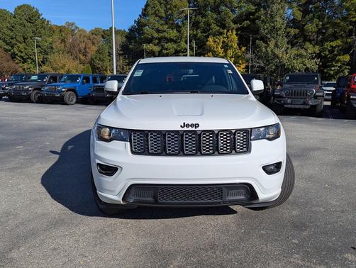 2022 Jeep Grand Cherokee Laredo