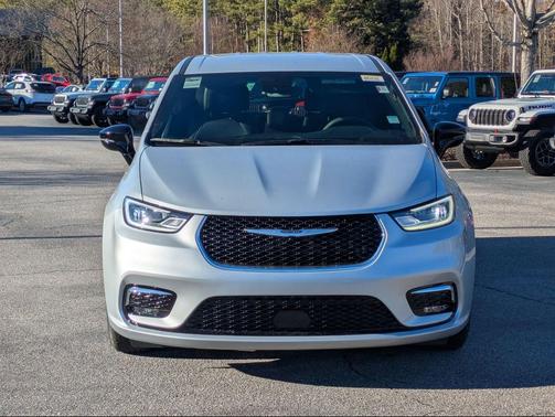 2026 Chrysler Pacifica L