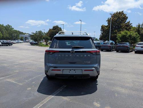 2022 Nissan Pathfinder Platinum 4WD