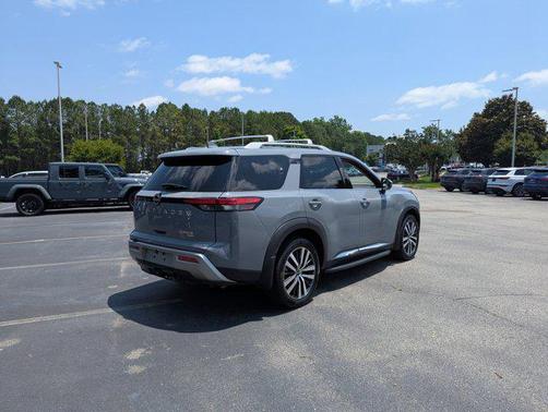 2022 Nissan Pathfinder Platinum 4WD