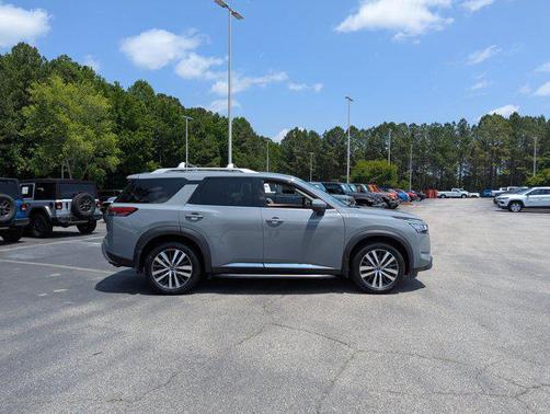 2022 Nissan Pathfinder Platinum 4WD