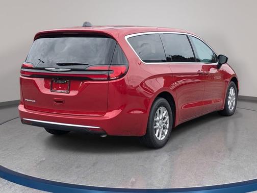Red Hot Pearlcoat 2026 Chrysler Pacifica L