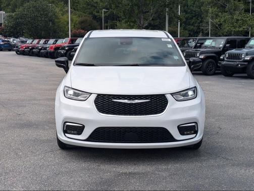 2026 Chrysler Pacifica L