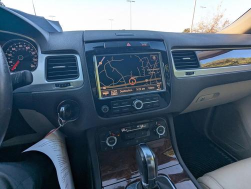 2012 Volkswagen Touareg VR6 Lux