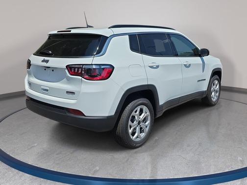 Bright White Clearcoat 2026 Jeep Compass Latitude