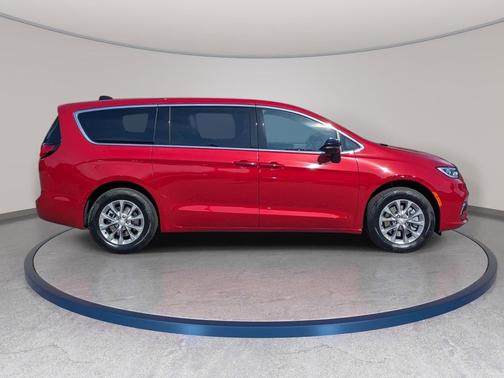Red Hot Pearlcoat 2026 Chrysler Pacifica L