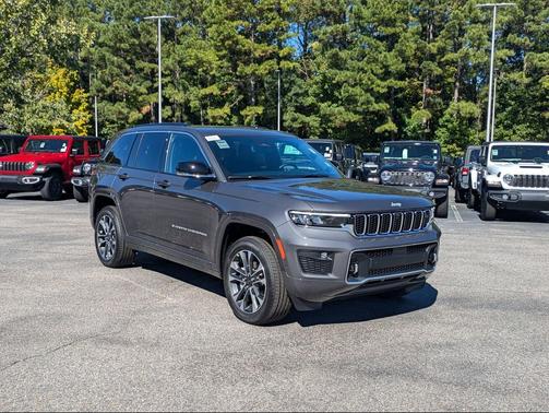 Baltic Gray Metallic Clearcoat 2025 Jeep Grand Cherokee Overland