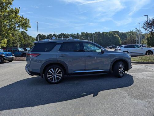 2022 Nissan Pathfinder Platinum 4WD
