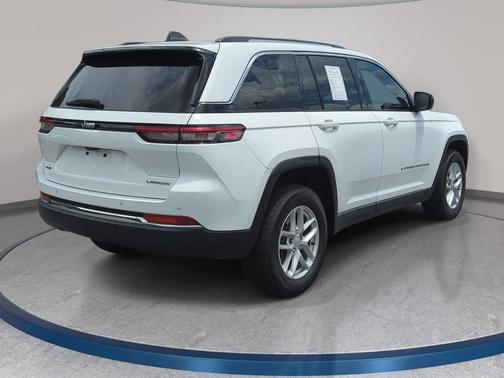 Bright White Clearcoat 2023 Jeep Grand Cherokee Laredo