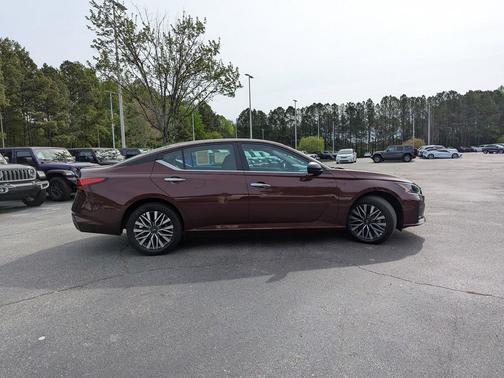 Garnet Pearl Metallic 2025 Nissan Altima SV FWD