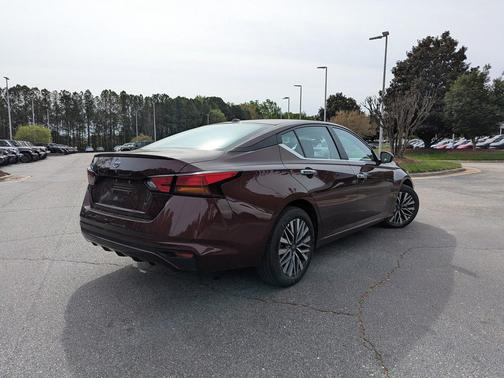 Garnet Pearl Metallic 2025 Nissan Altima SV FWD