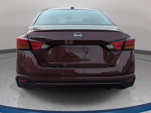 Garnet Pearl Metallic 2025 Nissan Altima SV FWD