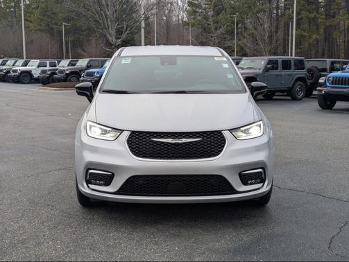 2026 Chrysler Pacifica L