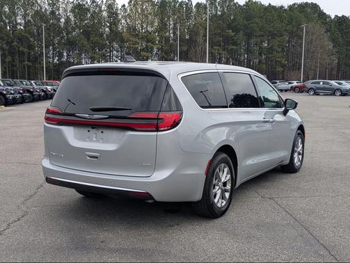 2026 Chrysler Pacifica L