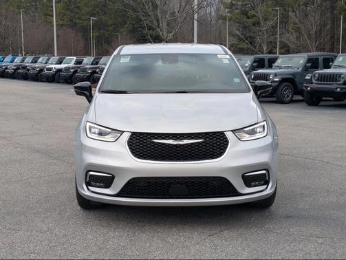 2026 Chrysler Pacifica L