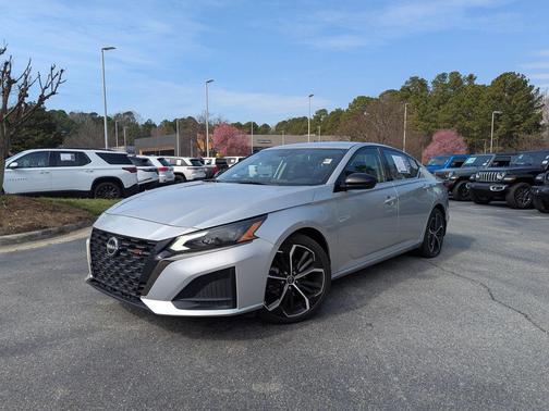 2023 Nissan Altima SR FWD