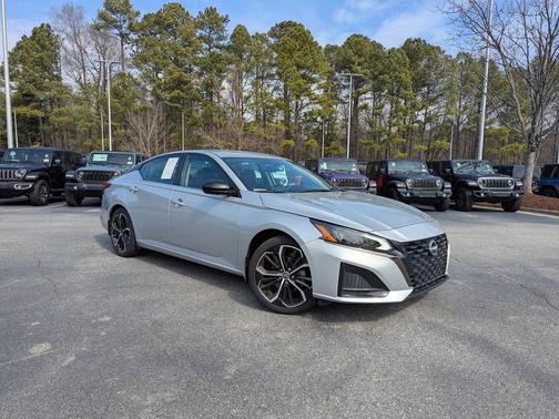 2023 Nissan Altima SR FWD