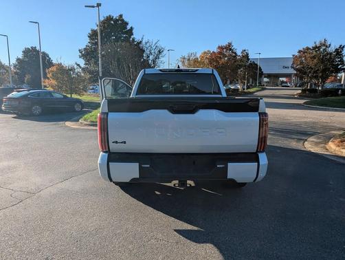 2022 Toyota Tundra Hybrid Platinum