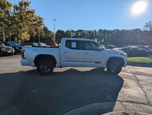 2022 Toyota Tundra Hybrid Platinum