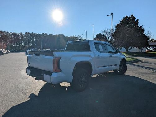 2022 Toyota Tundra Hybrid Platinum