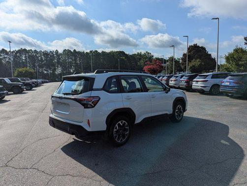 2025 Subaru Forester Base