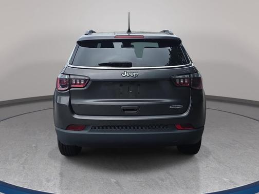 Granite Crystal Metallic Clearcoat 2022 Jeep Compass Latitude