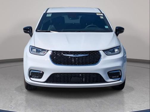 Bright White Clearcoat 2026 Chrysler Pacifica L